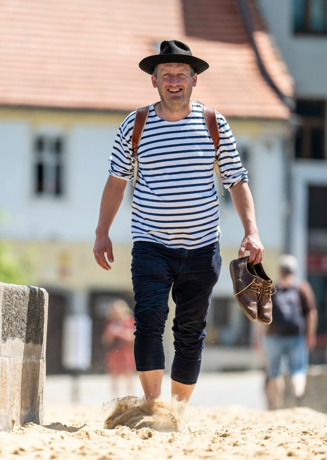 Main photography of project BAREFOOT IN PÍSEK